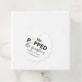 Huwelijksaanzoek cadeautag, hij heeft haar ten huw bedankjes labels (In situ)