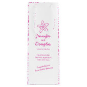 Huwelijkscadeau gepersonaliseerde zeesterren roze  wijn cadeautas (Voorkant)