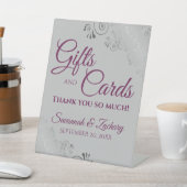 Huwelijkscadeaus en kaarten Lacy Silver Magenta op Reclamebord Met Voetstuk (Insitu)