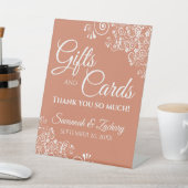 Huwelijkscadeaus & Kaarten Witte Kant Terracotta K Reclamebord Met Voetstuk (Insitu)