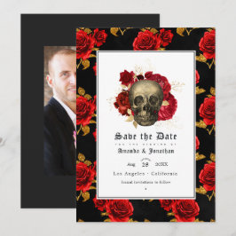 Huwelijksfoto met bloemenschedel in gotische stijl save the date
