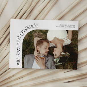 Huwelijksfoto met witte achtergrond en tekst 'Lief Bedankkaart