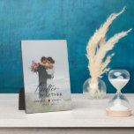 Huwelijksfoto script overlay gepersonaliseerd  fotoplaat<br><div class="desc">Elegante "better together" typografie overlay huwelijksfoto aandenken plaquette voor pasgetrouwden of huwelijksjubileum; gepersonaliseerd geschenk met namen van het koppel en uw tekst.</div>