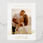 Huwelijksfoto Sla de datum op Folie Uitnodiging Briefkaart (Voorkant)