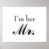 Huwelijksfotorekwisiet met het bord "I'm her Mr" v Poster (Voorkant)