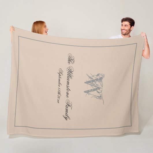 Huwelijksgeschenk Familie Achternaam Chic Monogram Fleece Deken (In situ)