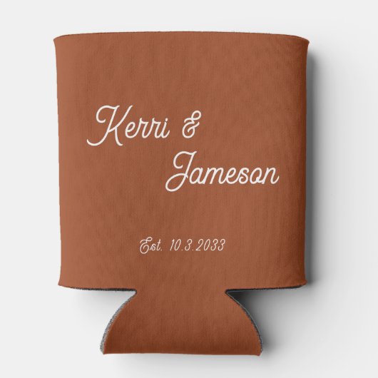 Huwelijksgunsten Kaneel Minimalistisch Script Blikjeskoeler (Achterkant)