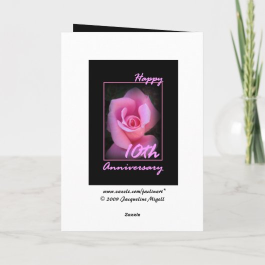Huwelijksjubileumkaart 10 jaar met roze roosknop kaart (Achterkant)