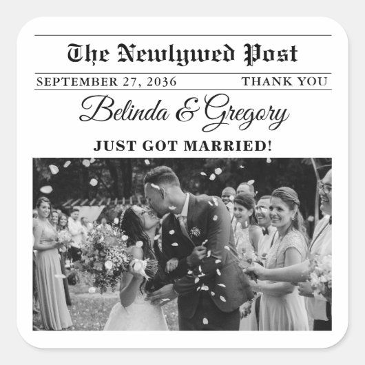Huwelijkskrant Fun Zwart & Wit Foto Favor Vierkante Sticker (Voorkant)