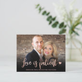 Huwelijksliefde is patiënt uitgesteld Eenvoudige f Aankondigingskaart (Staand voorkant)