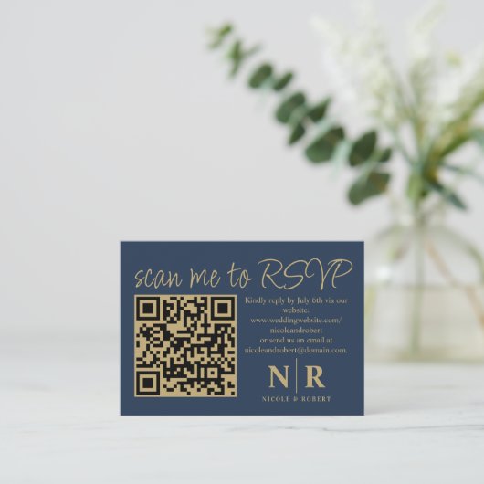 Huwelijksmonogram QR Code RSVP met Elegante Foto Informatiekaartje (Staand voorkant)