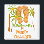 Huwelijksreis Puerto Vallarta Tshirts en geschenke Magneet<br><div class="desc">Als je een pasgetrouwde bent met een huwelijksreis spot in Puerto Vallarta,  dan zul je dol zijn op onze huwelijksreis T-shirts,  mokken,  kaarten,  knopen,  hoodies en andere items voor Honeymoon Puerto Vallarta!</div>