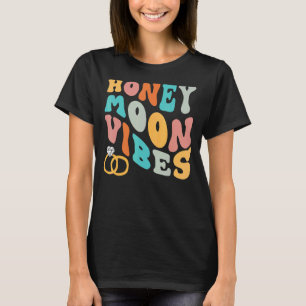Huwelijksreis Vibes Retro Groovy net getrouwd C T-shirt