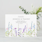 Huwelijksuitnodiging paarse blauwe wilde bloemen kaart (Staand voorkant)