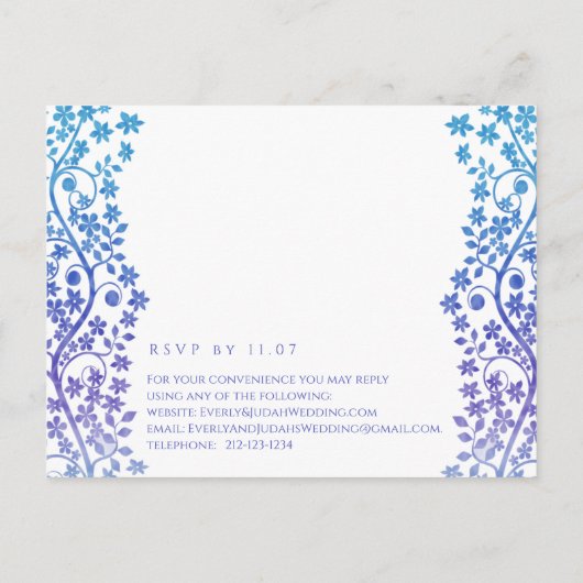 Huwelijksuitnodiging Paarse en Blauwe Bloemen Uitnodiging Briefkaart (Achterkant)