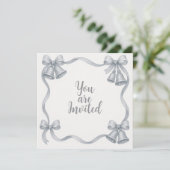 Huwelijksuitnodigingen met zilveren klokken en lin kaart (Staand voorkant)