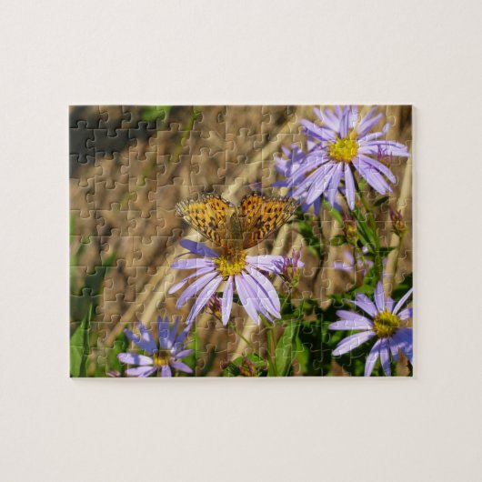 Hydaspe Fritillary op paarse Aster bloemen Legpuzzel (Horizontaal)