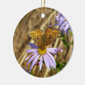 Hydaspe Fritillary op Paarse Aster Flowers Keramisch Ornament (Links)