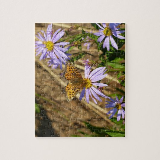 Hydaspe Fritillary op Paarse Aster Flowers Legpuzzel (Verticaal)