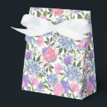 Hydrangea Afdrukfeest Vertraging Box Bedankdoosjes<br><div class="desc">Feestvoordeeldoos is afgebeeld met een hortensia bloemenprint. Pas dit object aan of koop het object zoals het is. Tip: voeg gewoon je geweldige traktaties toe en voeg wat feestelijk lint toe.</div>
