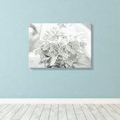 Hydrangea bloem in zwart en wit - meestal wit canvas afdruk (Insitu (Houten vloer))