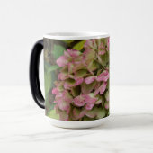 Hydrangea in bloei in de herfst met gouden Hosta-b Magische Mok (Voorkant links)