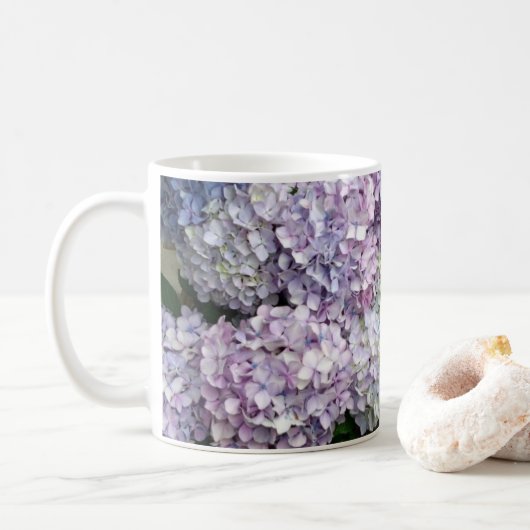Hydrangea in mom's garden  koffiemok (Met donut)