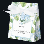 Hydrangea Print Feestbehandelingsdoos Bedankdoosjes<br><div class="desc">De feestgunstendoos is weergegeven met een hydrangea-bloemenprint. 
Pas dit item aan en wijzig de voorbeeldtekst in die van u.
Tip: Voeg gewoon uw lekkere traktaties toe en wat vrolijke linten.



Gelicentieerd beeld</div>