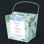 Hydrangea Print Feestcadeautjes Doos Bedankdoosjes<br><div class="desc">De feestgunstendoos wordt getoond met een bloemige hydrangea-afdruk. 
Pas dit item aan en wijzig de voorbeeldtekst in die van jou.
Tip: Voeg gewoon je lekkere traktaties toe en wat vrolijke linten.



Gelicentieerde afbeelding</div>