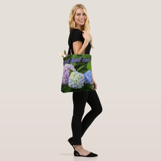 Hydrangeas, beste tante ooit tote bag (Op model)