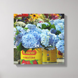 Hydrangeas en bloemen, vers, in tomatenkans canvas afdruk