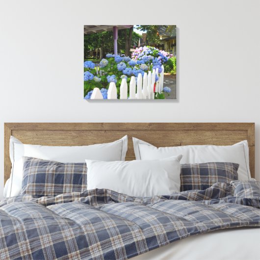 Hydrangeas en Picket Fence - Martha's wijngaard Canvas Afdruk (Insitu (Slaapkamer))