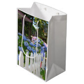 Hydrangeas en Picket Fence - Martha's wijngaard Medium Cadeauzakje (Voorkant Gekanteld)