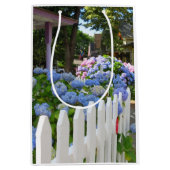 Hydrangeas en Picket Fence - Martha's wijngaard Medium Cadeauzakje (Voorkant)