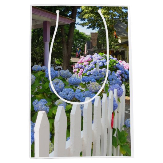 Hydrangeas en Picket Fence - Martha's wijngaard Medium Cadeauzakje (Voorkant)