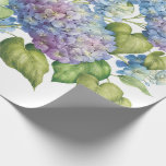 Hydrangeas in Bloom Cadeaupapier<br><div class="desc">Als je van hydrangeas houdt,  zal je zeker genieten van de mooie bloemetjeskunst op deze krant. Bloomende hydrangea's worden getoond in prachtige schoppen van roze naar blauw tot lavender,  waardoor het een ideaal document is voor bruiloften en andere speciale gelegenheden.</div>