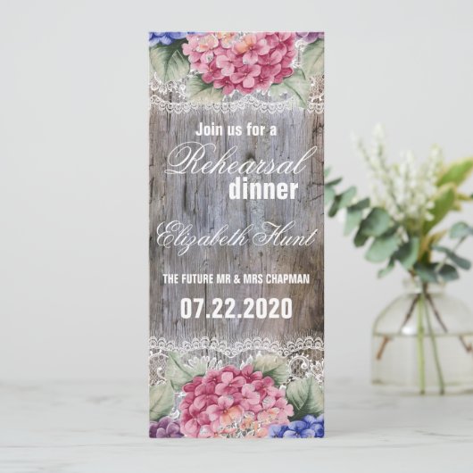 Hydrangeas Lace & Barn Wood Rehearsal Dinner Kaart (Staand voorkant)