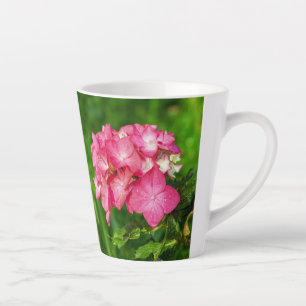 Hydrangia Roze Bloemen met Groene Bladeren Latte Mok