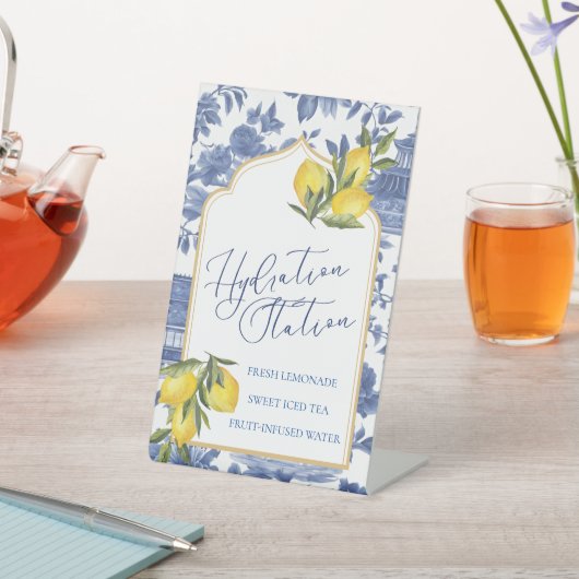 Hydratatiestation - Lemon Chic-tique Chinoiserie Reclamebord Met Voetstuk (Insitu)