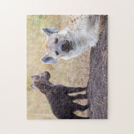 Hyena met jonge legpuzzel (Verticaal)