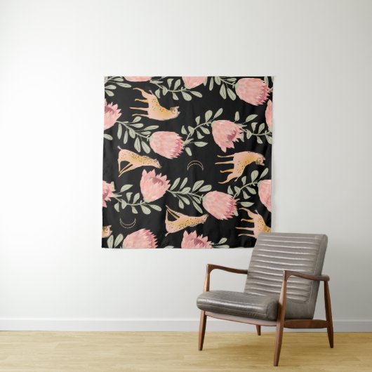 Hyena & Protea: donker  patroon Wandkleed (In Situ (horizontaal))