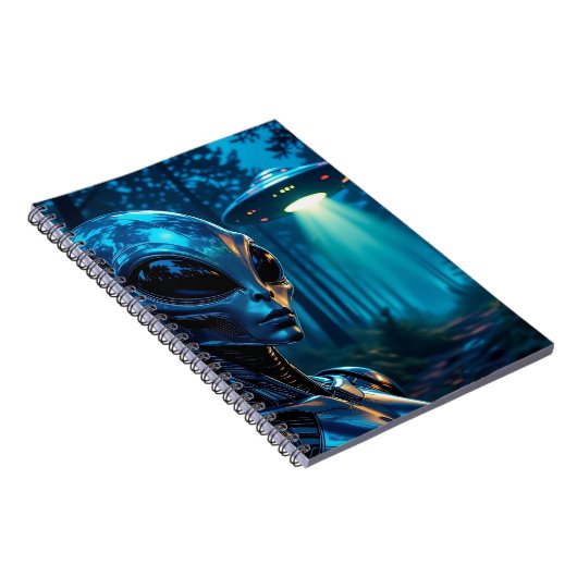 Hyper Realistic Alien en UFO in het bos Notitieboek (Rechterzijde)