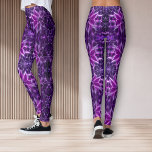 Hypnotische fractal diepe paarse bloem leggings<br><div class="desc">Verhoog je stijlspel met deze hypnotiserende diep-paarse fractale leggings, die betoverende bloemenpatronen tonen die energie en elegantie uitstralen. Ze zijn gemaakt van zacht, ademend materiaal en zijn ideaal voor actieve kleding of casual draag. Of je nu naar de sportschool gaat, door de stad wandelt of thuis loungt, deze leggings houden...</div>