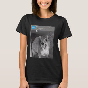 Hyrax Awawa Er is beweging bij uw voordeur T-shirt