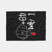 I Am 49 Plus 1 Middle Finger Funny 50th Birthday W Fleece Deken (Voorkant (Horizontaal))