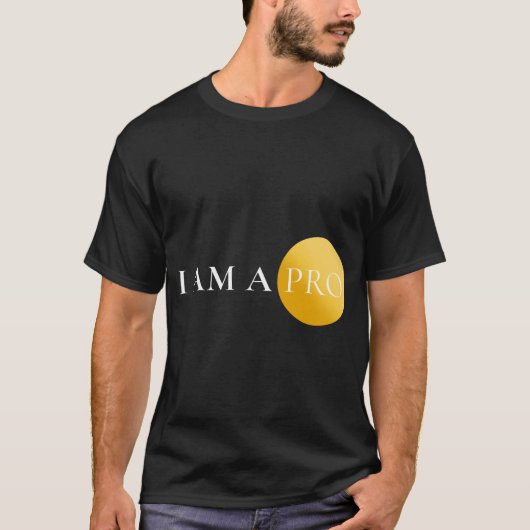 I AM A PRO | Minimalist Motivational T-shirt (Voorkant)