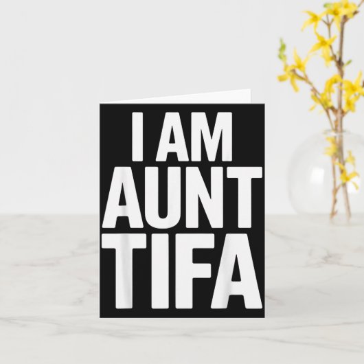 I Am Aunt Tifa Bold Statement Family Humor  Kaart (Gele Bloem)