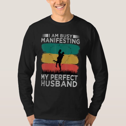 I Am Busy Manifesting My Perfect Husband Relatio T-shirt (Voorkant)