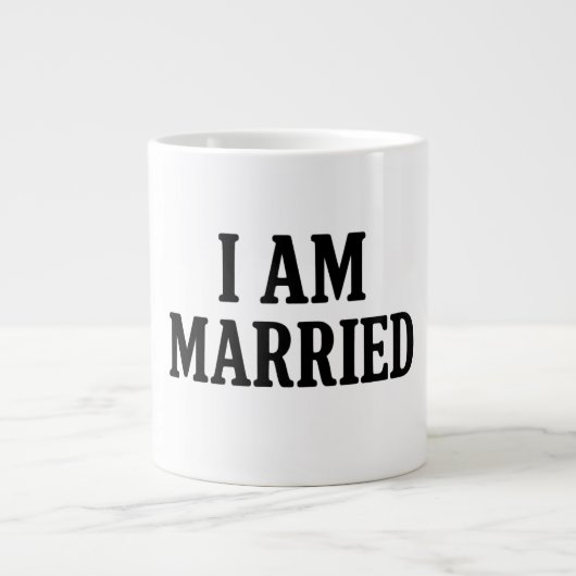 I Am Married Funny - cadeau voor koppels Grote Koffiekop (Voorkant)