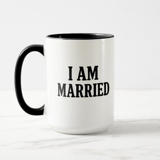 I Am Married Funny Coffee Mok – cadeau voor koppel (Links)